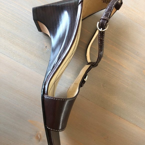 Circa Joan & David Brown T-Strao Sandal - Picture 7 of 13